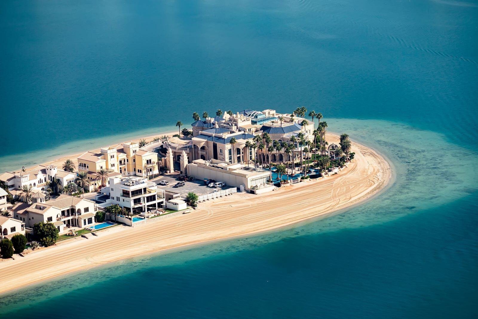 A Guide to Dubai's Premier Beachfront Communities