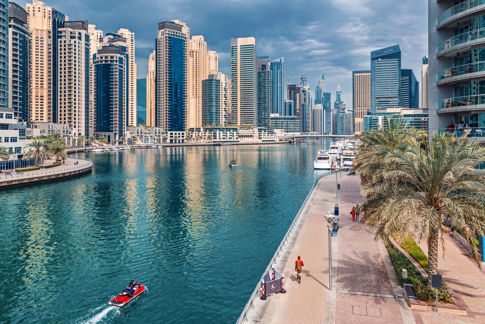 can foreigners buy property in dubai