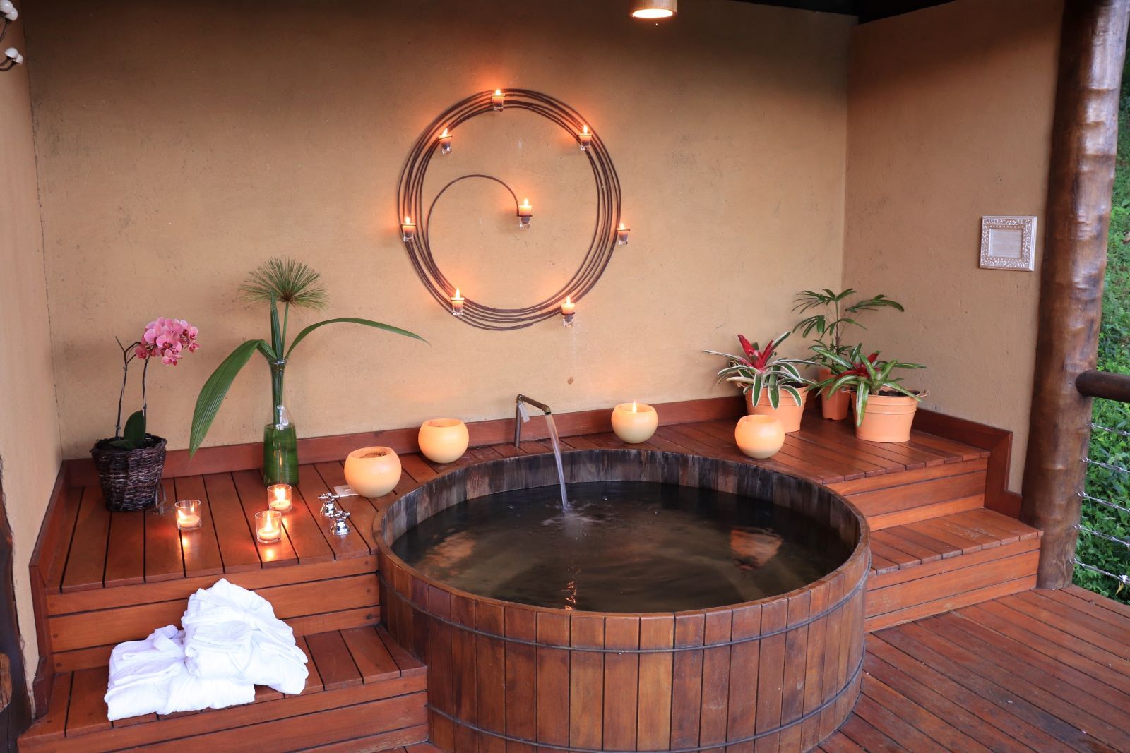 Dubai’s Exclusive Jacuzzi Rituals: From Skyline to Seafront