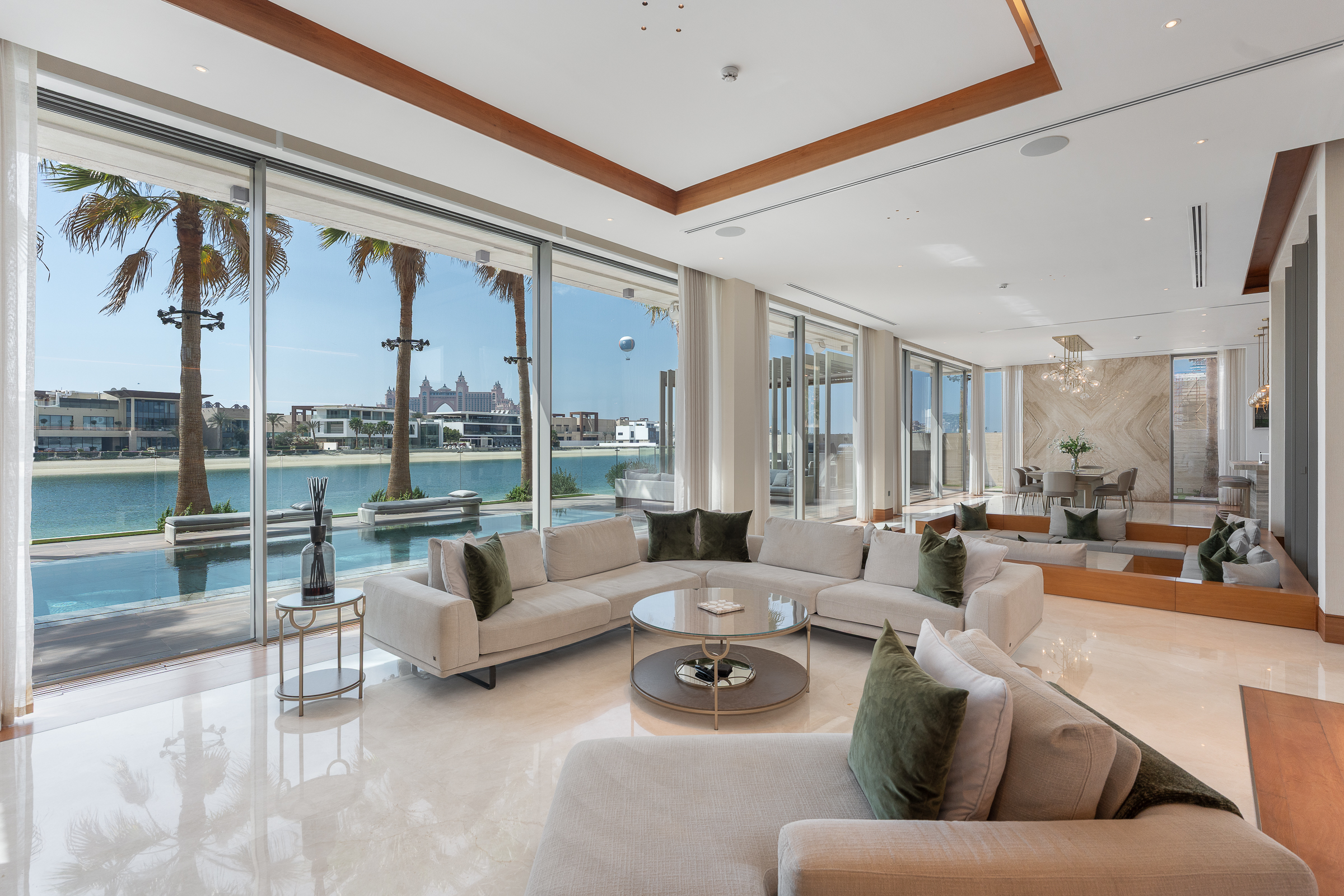 Emirates Hills or Palm Jumeirah: Choosing a Dubai Home