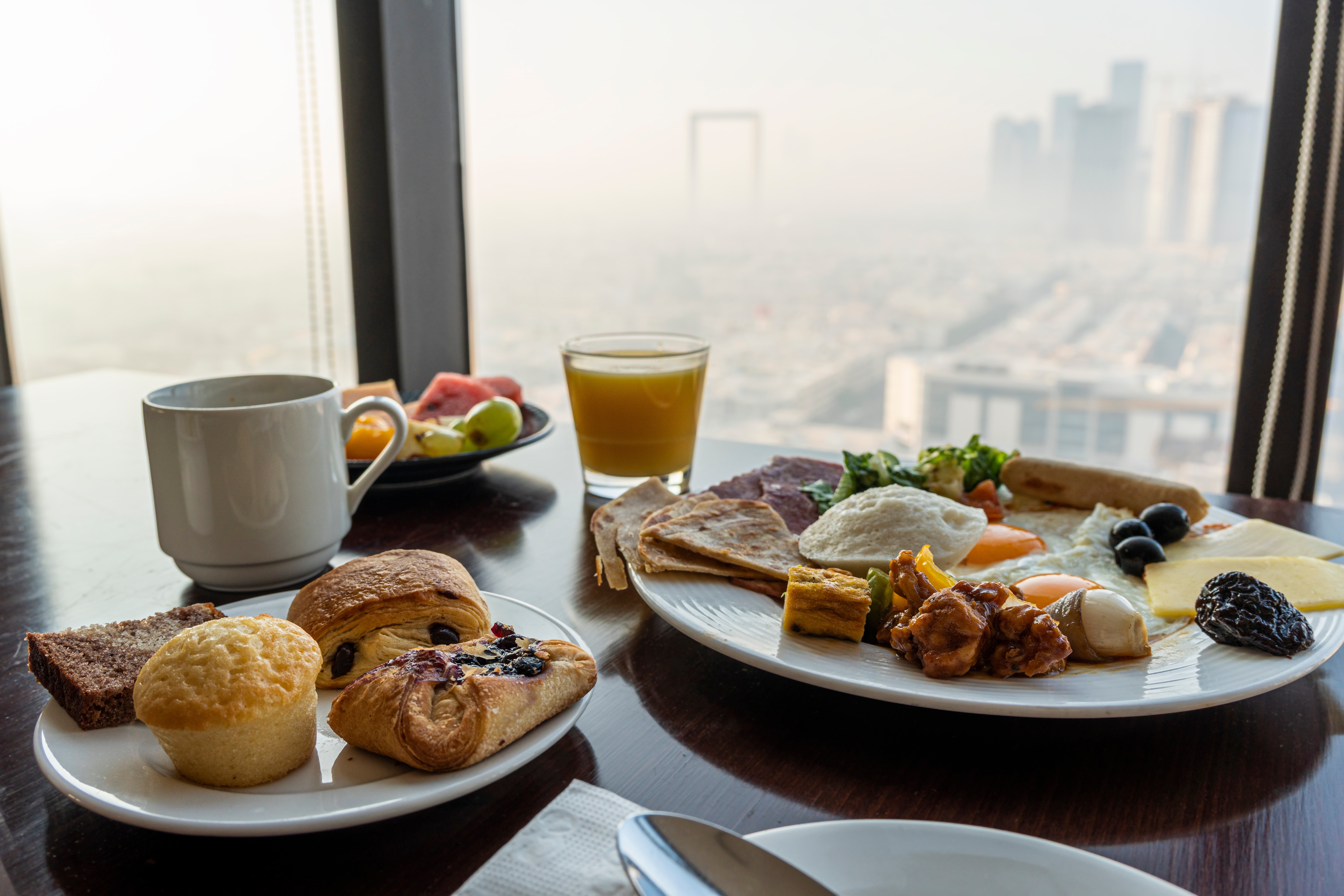 Discovering the Best Breakfast Spots in Business Bay